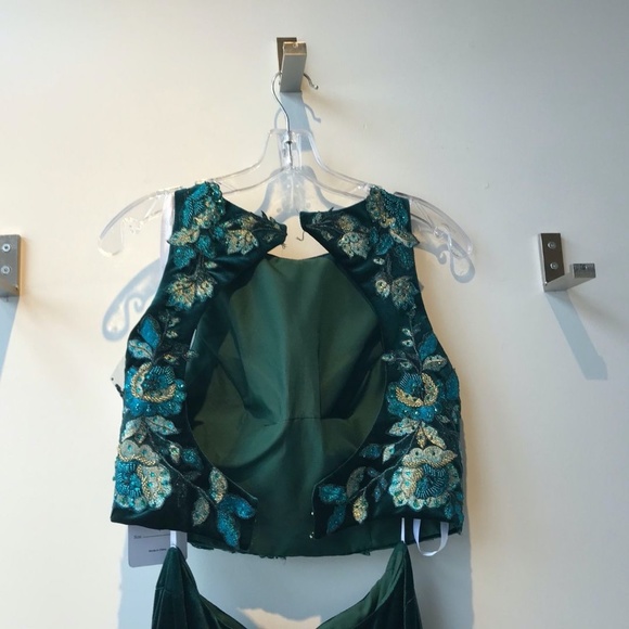 Mon Cheri 'Ellie Wilde' Floral Velvet Two-Piece Gown - Picture 9 of 10